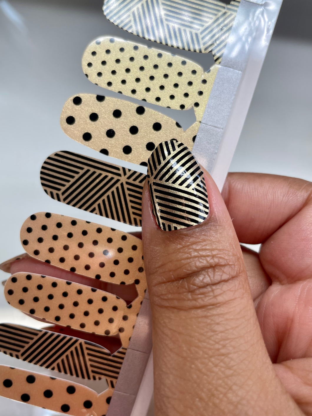 Golden Geometric Nail Wrap